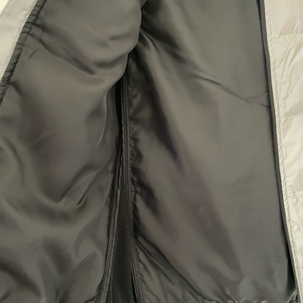 Gap Fit vest size L - Picture 4 of 6